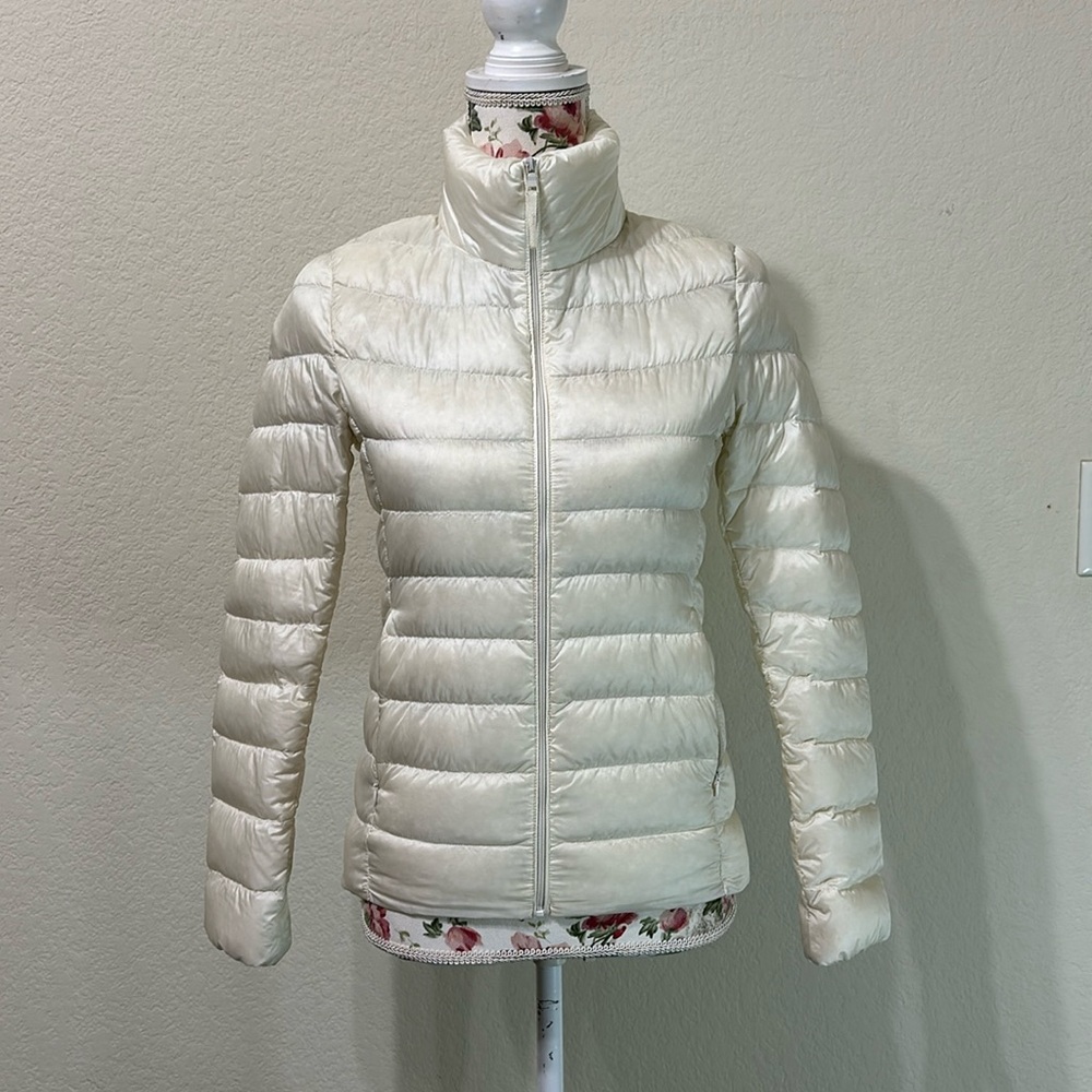Uniqlo Ultra Light Packable Jacket - Cream X-Small